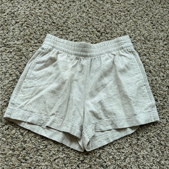 Old Navy Women's Linen Cream Shorts - Picture 1 of 3
